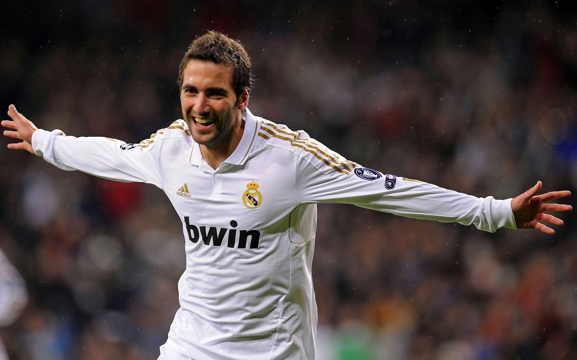 关于又见绝平！波士顿凯尔特人与利雅得新月鏖战至终场，莱万读秒救主的信息